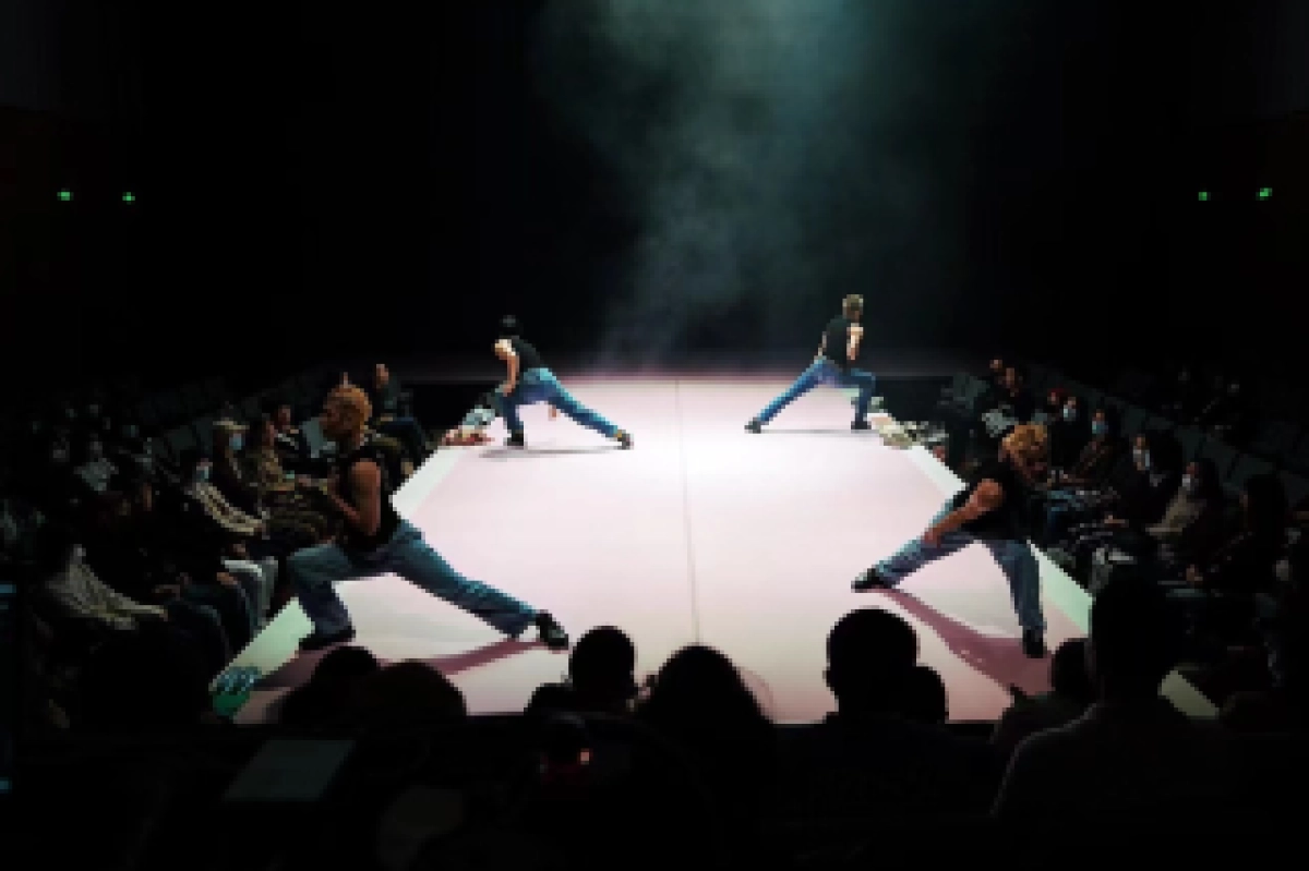 Yang Zhen / RED VIRGO